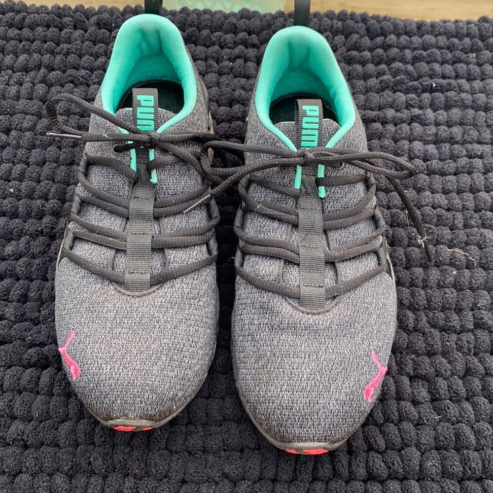 🍍PUMA SNEAKERS 🍍SIZE 8.5🍍